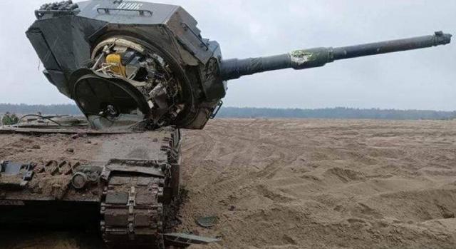 Csúnyán elbántak egy lengyel Leopard harckocsival Ukrajnában