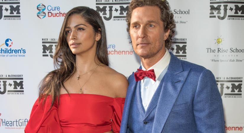Matthew McConaughey 41 éves felesége gyönyörű modell: Camila Alves sikkes stílusával is feltűnést kelt