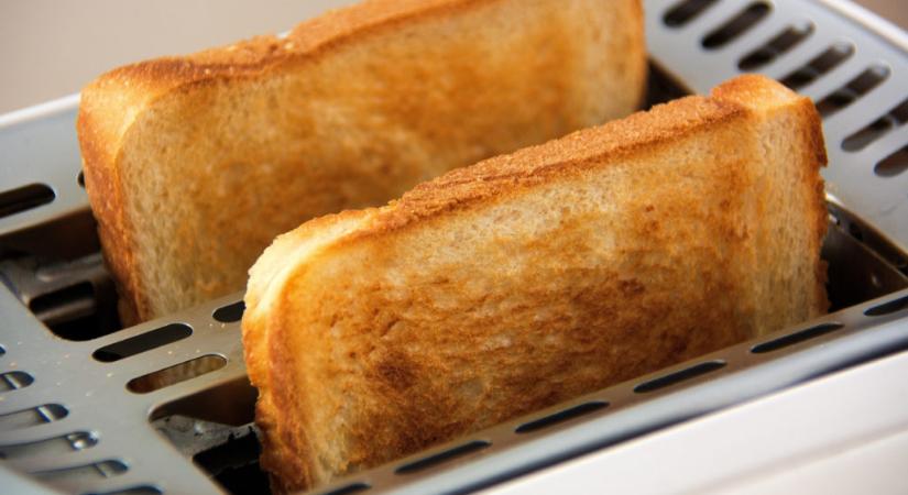 Egy nő bemutatta TikTokon a kenyérpirítója „titkos alkatrészét”, megőrült az internet