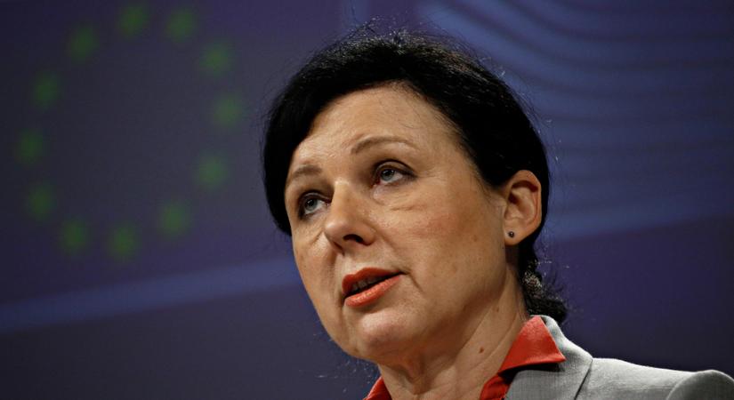 Vera Jourová: Az EU mindent megtesz a felelősségre vonásért