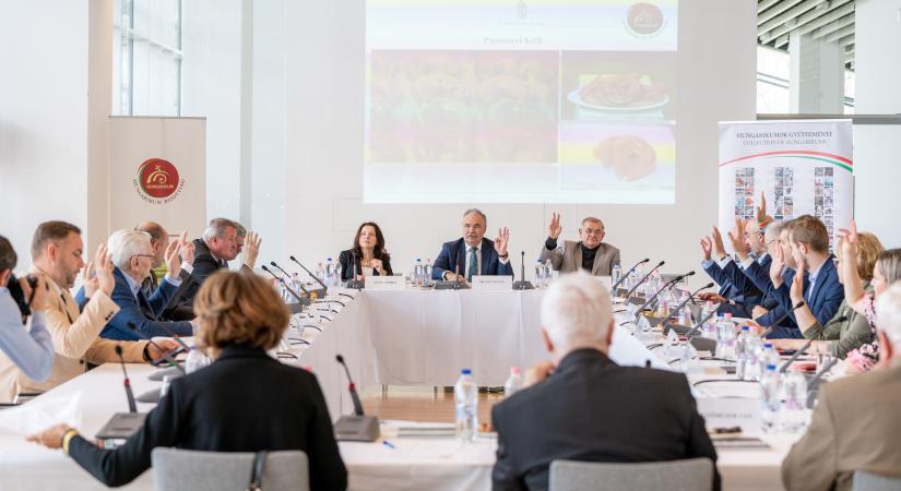 Hungarikum lett höveji csipke és a pozsonyi kifli