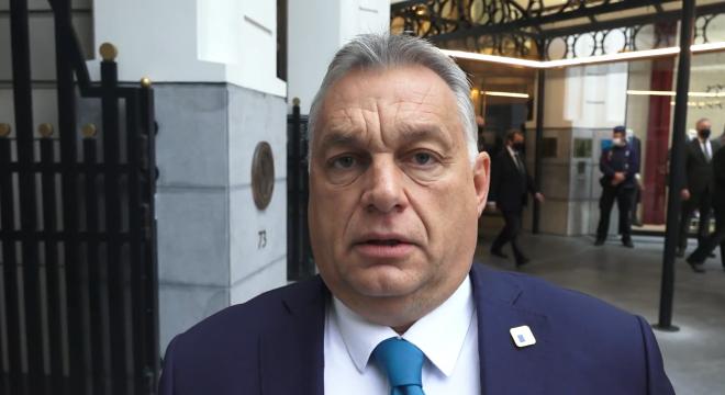 Orbán Viktor hétfőn egy légtérben volt egy koronavírusos személlyel