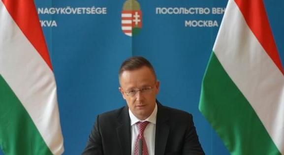 Szijjártó Péter: Szerbiával építünk új kőolajvezetéket