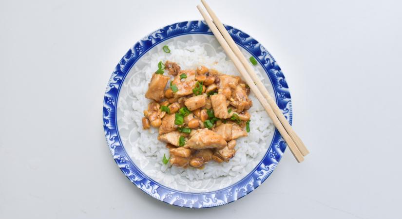 A kínai büfék sztárja, a szójás-mogyorós kung pao csirke