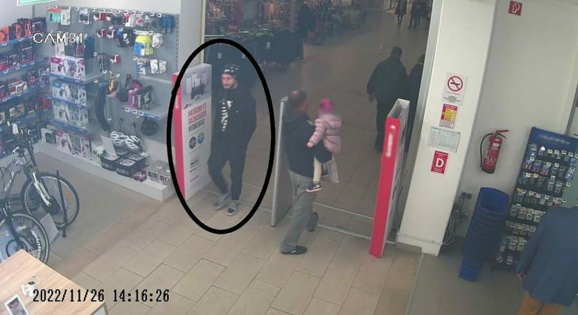 Okosóratolvajt keres a rendőrség