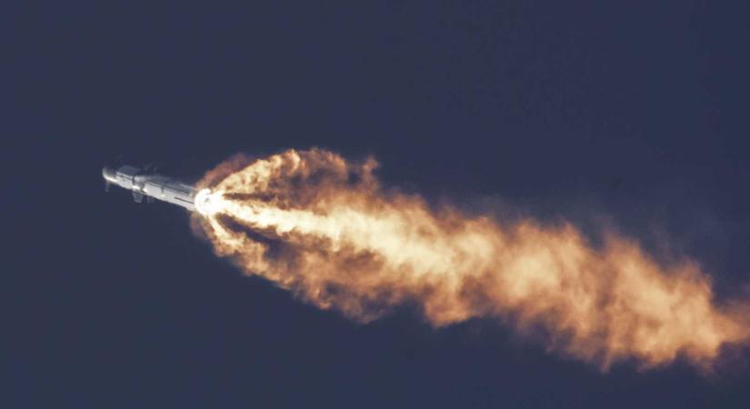 Kilövése után felrobbant a Starship, de a mérnökök sikernek tartják a tesztrepülést