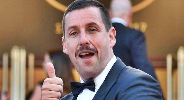 Ő Adam Sandler magyar szinkronhangja!