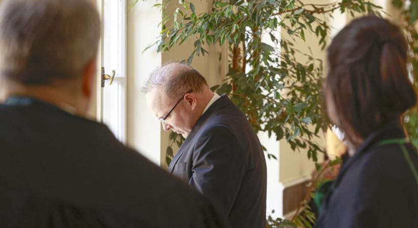 Így érkezett a bíróságra az Agrárminisztérium volt helyettes államtitkára, a 2,2 milliárdos ügy elsőrendű vádlottja