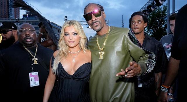 Snoop Dogg kőkeményen betépette Bebe Rexhát 4/20 alkalmából kiadott új számában