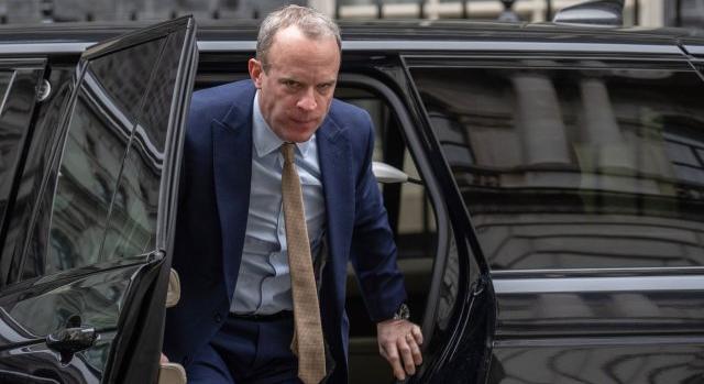 Belebukott a zaklatási ügybe: lemondott Dominic Raab, brit miniszterelnök-helyettes