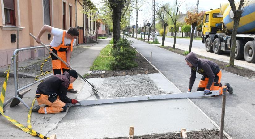 Örülhetnek a bringások, elkészült az észak-déli irányú kerékpárút Mezőtúron