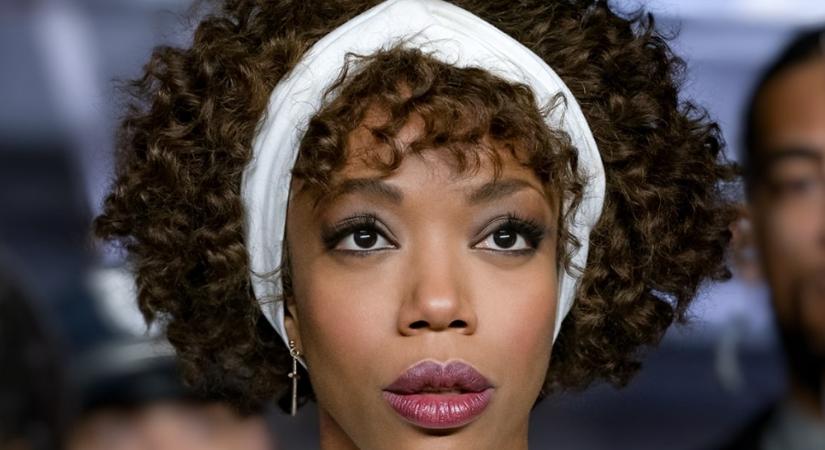 Whitney Houstonon kívül tud-e bárki Whitney Houstont énekelni?