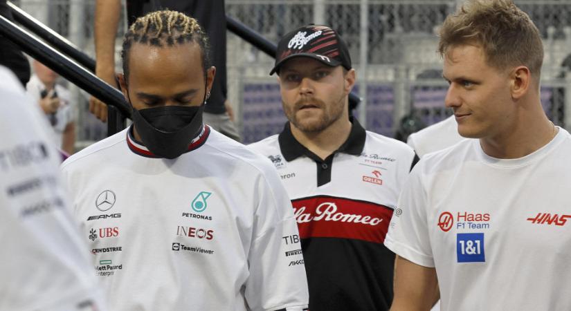 Lewis Hamilton a Haasnál köthet ki: mindössze ennyi kell hozzá