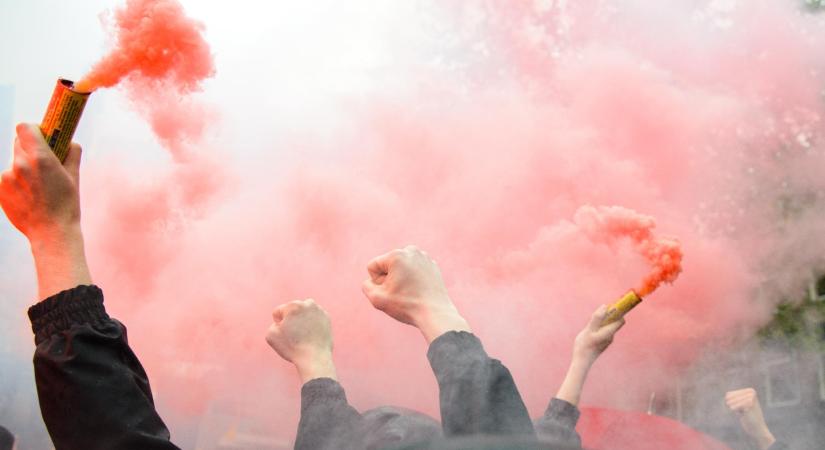 Óriási botrányba fulladt Olimpiakosz-AEK Athén rangadó