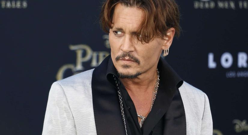 Nem tudott leülni és kaját sem kapott Johnny Depp Budapesten
