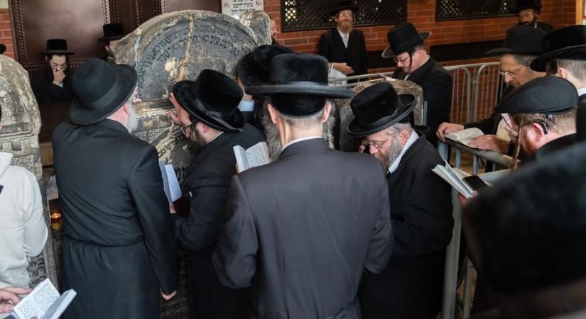 Több tíz ezer orthodox zsidó érkezett, hogy megemlékezzen a bodrogkeresztúri csodarabbiról
