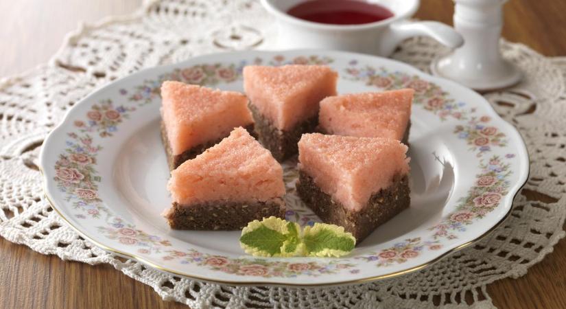 Sütés nélkül készíthetünk egzotikus süteményt: gránátalmás háromszögek recept