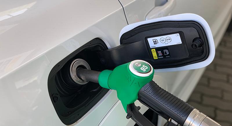 Tovább csökkennek az üzemanyagárak péntektől