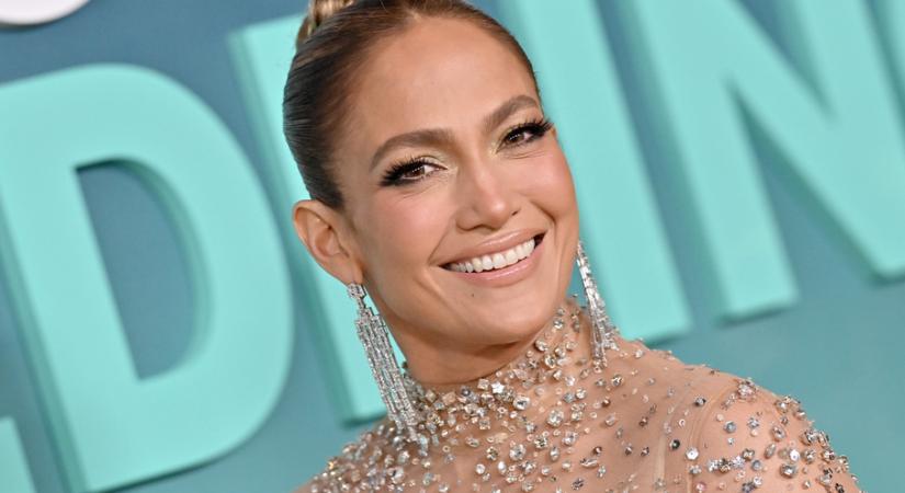 Jennifer Lopez farmerruháját akarja most mindenki