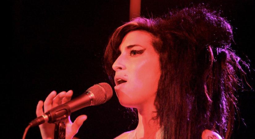 Most minden kiderül: kiadják Amy Winehouse titkos naplóit és kéziratait