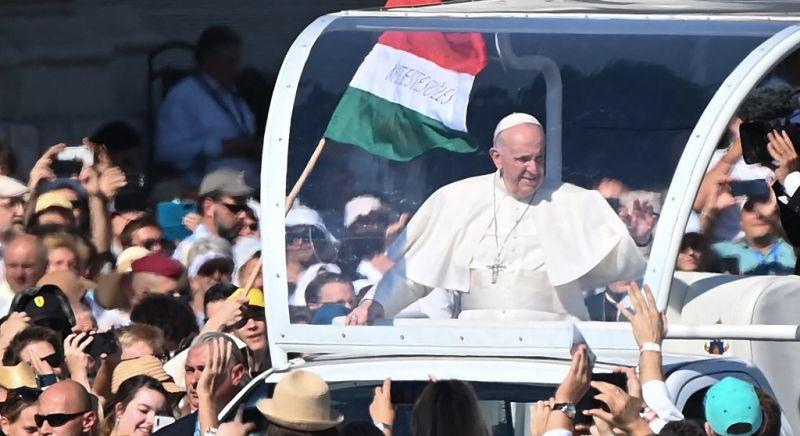 A Szijjártó Péter luxusyachtozását megörökítő fotóst nem engedi a pápa közelébe a titkosszolgálat
