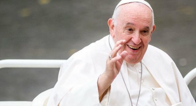 Rogán Antalék szerint nemzetbiztonsági kockázatot jelentene, ha a 444 munkatársa lefotózná a pápát