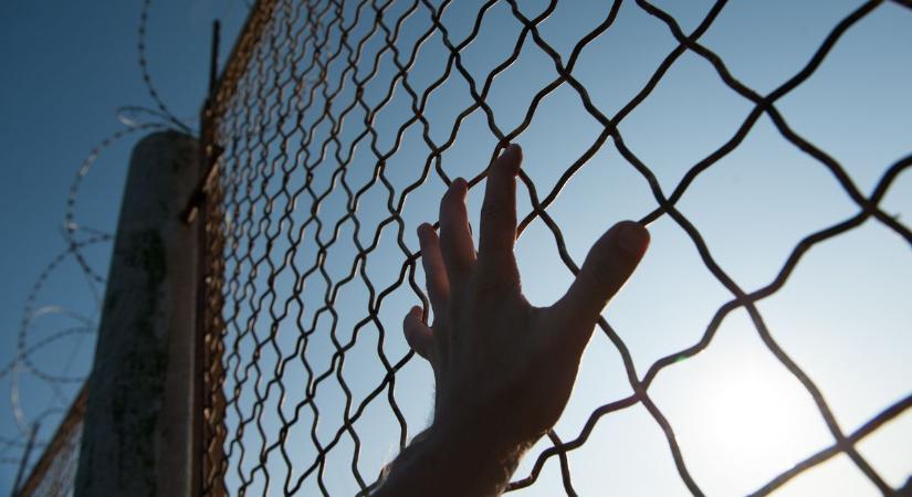A kerítésen átmászva próbált elszökni egy rab a solti börtönből