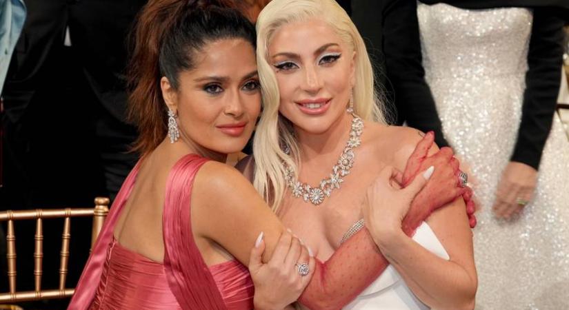 Lady Gaga meglepő dolgot kért Salma Hayektől: a színésznő is ledöbbent a kérésén
