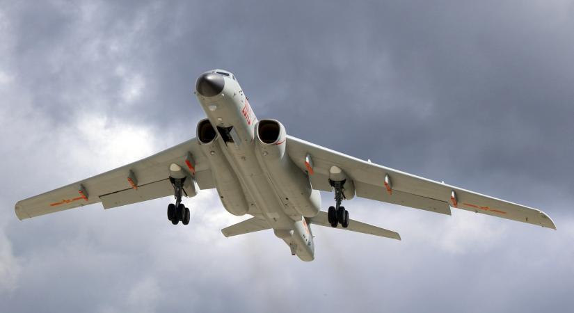 Megindult 19 kínai katonai repülőgép Tajvan felé: a "kétfarkú skorpió" és nukleáris fegyver hordozására képes bombázó is felszállt