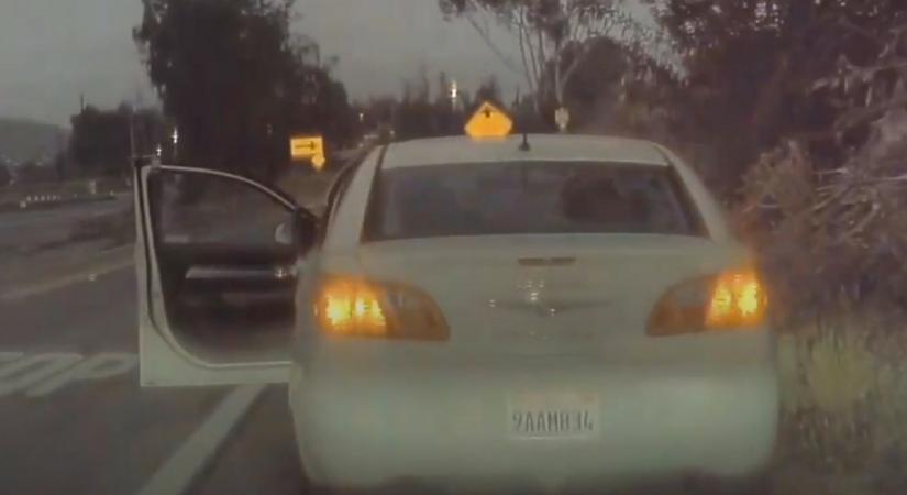 Direkt nekiment egy másik autónak a sztrádán, a reakciója elképesztő volt, miután kiszállt - videó