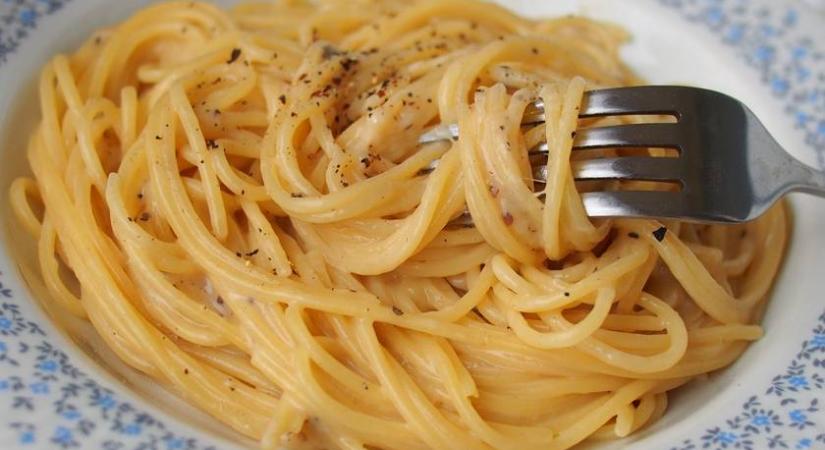 Három hozzávalós borsos-sajtos tészta: a cacio e pepe olasz klasszikus