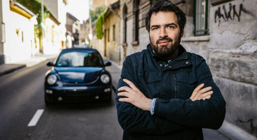 Kocsis Máté (Facebook): Magyarország felforgatásán dolgozó, békétlenséget szító, külföldről támogatott kommunista szélhámos vagy