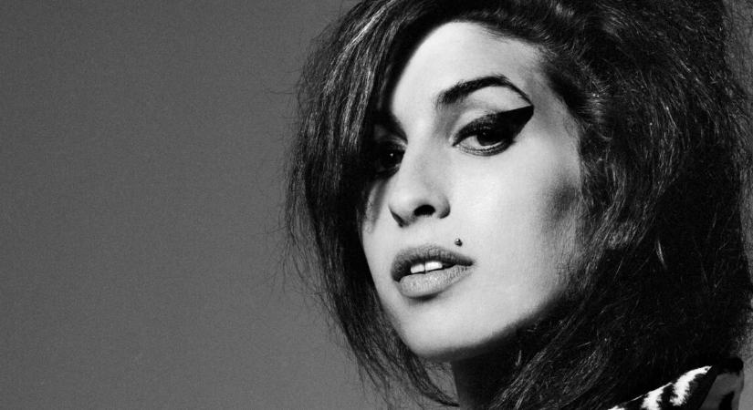 Kiadják Amy Winehouse kéziratait