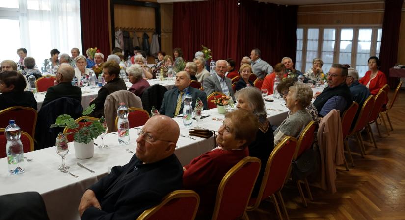 Már 30 éve léteznek – Uzsán ünnepelt a Tapolca és Környéke Nyugdíjasok Egyesülete