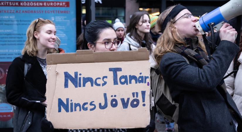 A teljesítményértékeléssel büntetik azokat tanárokat, akik fel merik emelni a hangjukat