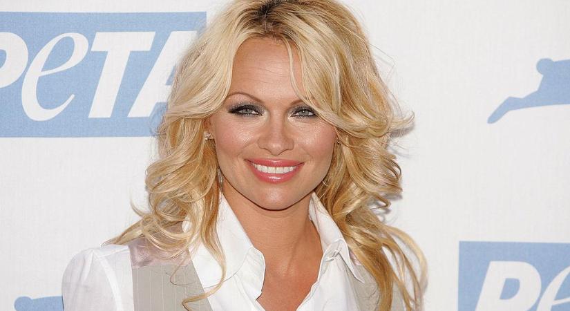 Elhinni sem akarják, de így néz ki most 55 évesen fürdőruhában Pamela Anderson, a Baywatch egykori sztárja
