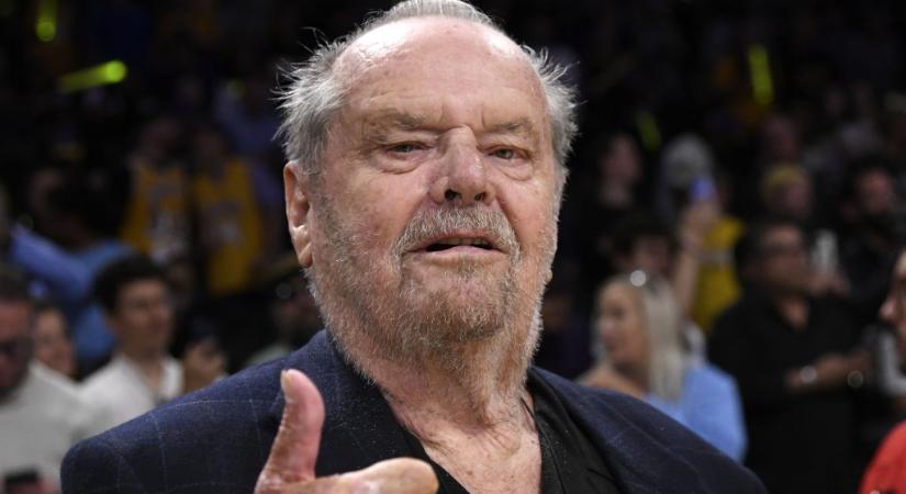 1,5 év után nyilvános eseményen járt Jack Nicholson, rögtön LeBron Jamesszel haverkodott