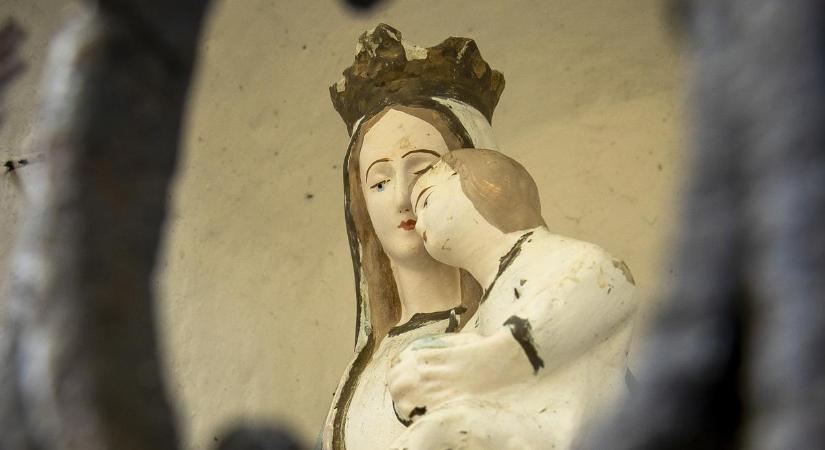 Erdő közepén lapul az elfelejtett csodatévő Mária-szobor – Elijesztették Jézust, sosem derült ki, mit akart mondani
