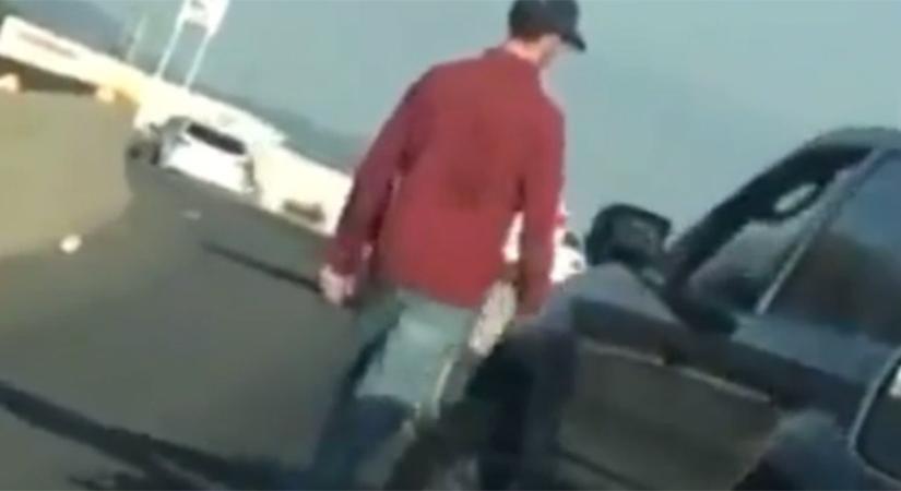 Megpróbálta elgázolni dühében a másik autóst, olyan vége lett, amire senki se számított - videó
