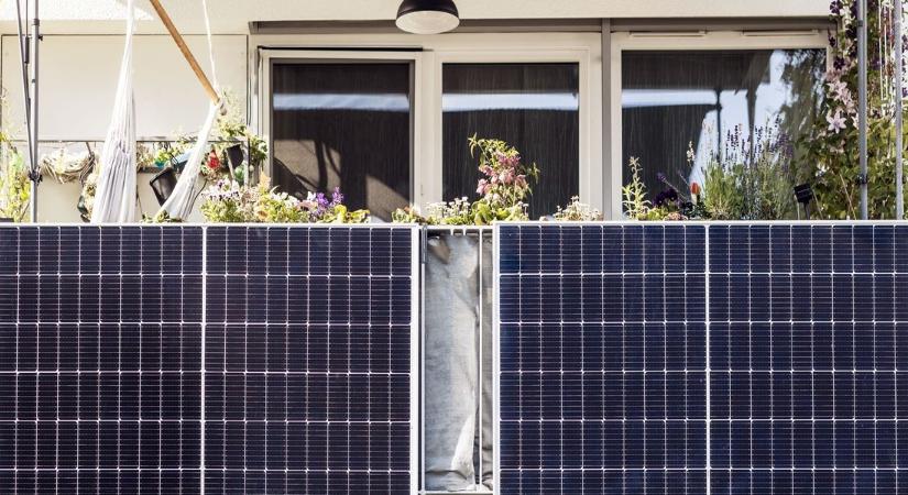 Kerítésre telepíthető napelemet dobott piacra egy német cég