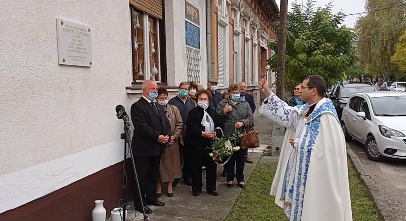 Tábla őrzi Bolvári Andrásné kalocsai népművész emlékét