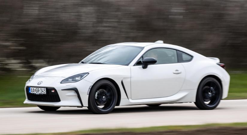 Csak két évet kap bizonyítani az utolsó analóg sportkupé – Toyota GR86 teszt