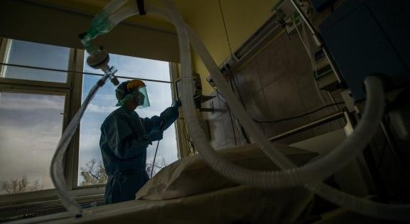 Koronavírus: meghaladta a harmincezret a halottak száma Argentínában