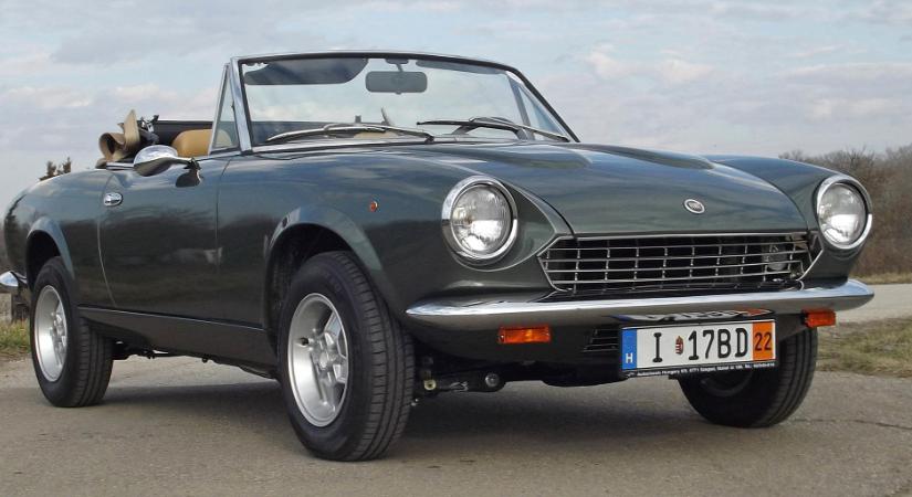 Kevesen néznék ki belőle a Zsiguli-rokonságot – Fiat 124 Sport Spider veteránteszt