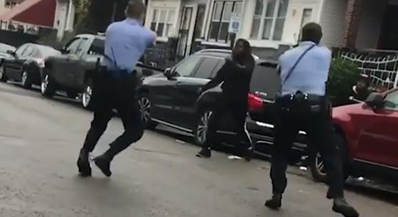 Nem dobta el a kést, agyonlőttek egy fekete férfit a rendőrök Philadelphiában