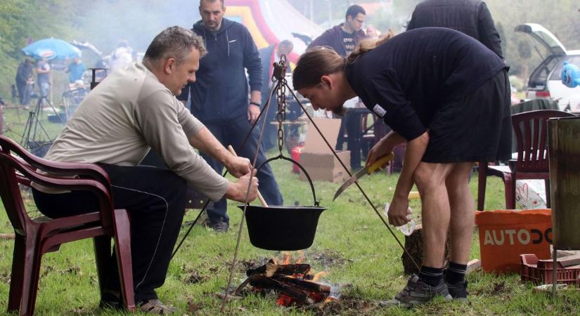 Minden buli a konyhában kezdődik. A berentei is... - Fotókkal, videóval