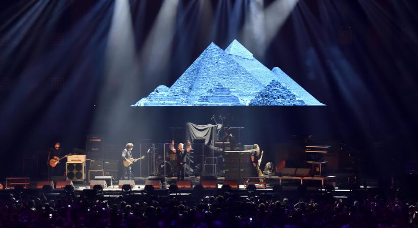 A Piramis együttes fellépése a P. Mobil 50 - Jubileumi koncerten