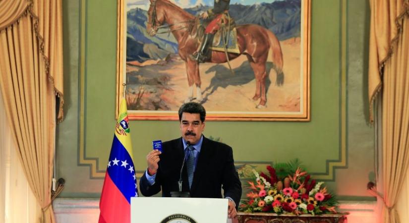 A venezuelai elnök szerint terrortámadás ért egy olajfinomítót
