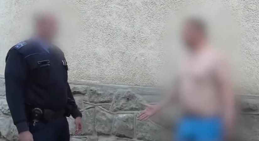 Lelövéssel fenyegették a trafikosnőt, ő látni akarta a pisztolyt, majd hozta az állványt