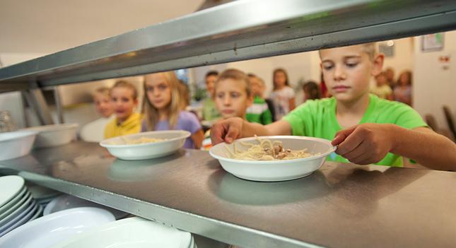 A nyári szünetben is biztosított a rászoruló gyerekek étkezése